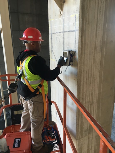 Scanning is conducted using a handheld device that combines a screen and antenna in one unit. The equipment is small and lightweight, which makes it easily maneuverable.