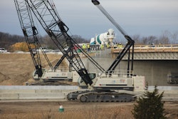 Selecting the two-crane option, the Terex cranes were employed because of their compact size, system length and capacity, and ease of assembly/disassembly. The plan called for the HC 110 crane to be positioned in the median of I-75, while the larger HC 165 crane would be placed near the abutment wall.