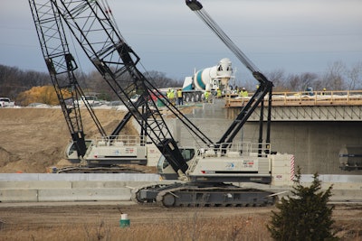 Selecting the two-crane option, the Terex cranes were employed because of their compact size, system length and capacity, and ease of assembly/disassembly. The plan called for the HC 110 crane to be positioned in the median of I-75, while the larger HC 165 crane would be placed near the abutment wall.