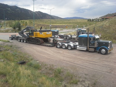 To accommodate the company's heavy hauling needs, Ewing spec'd a 55-ton drop-sided trailer with a ratchet-style gooseneck and a nitrogen-assisted dampening system 4th axle booster.
