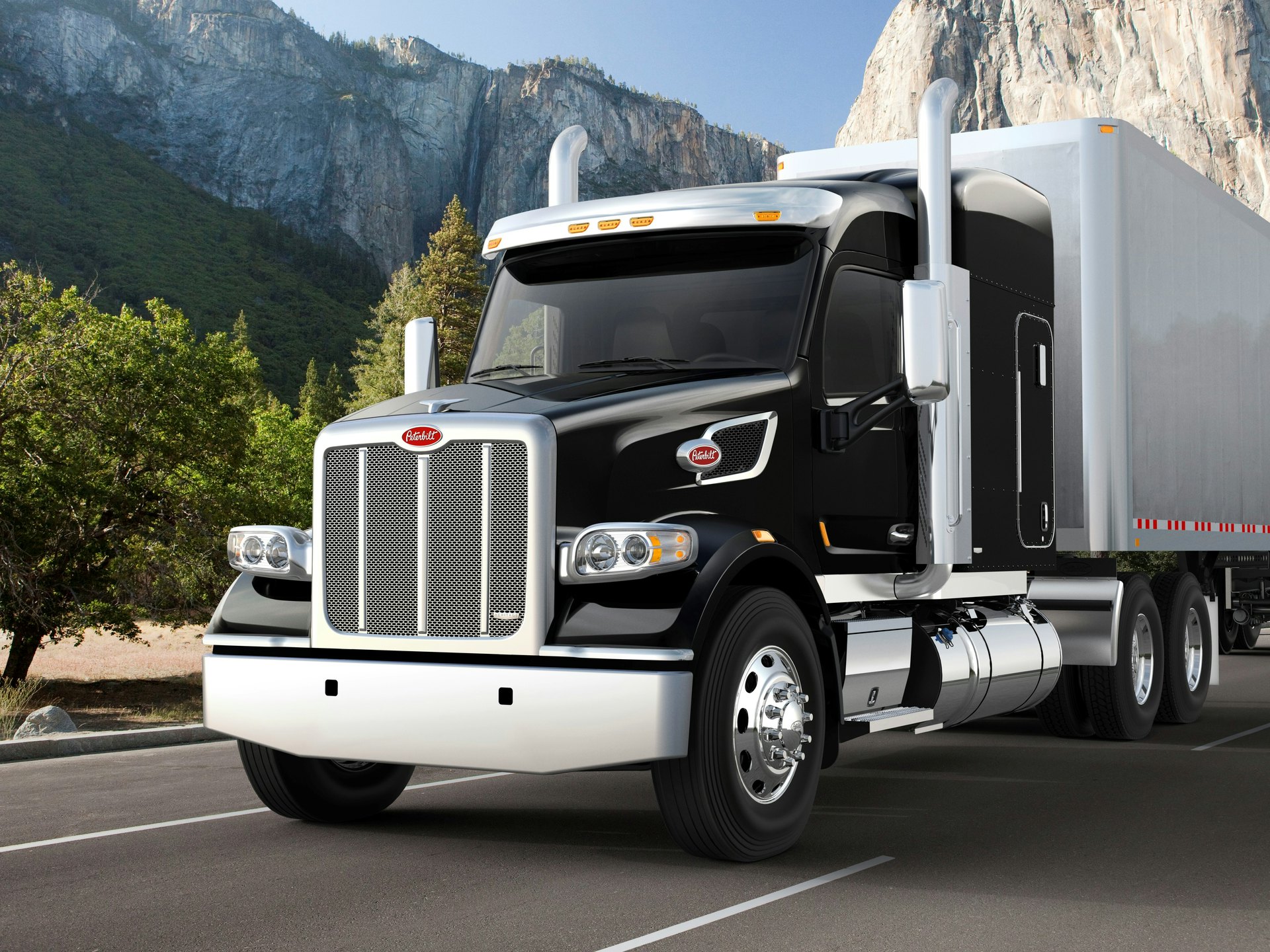 Peterbilt_Model_567_Heritage_c