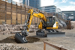 liebherr crawler excavator r920 compact 1 fullres 57ffba02a73a4