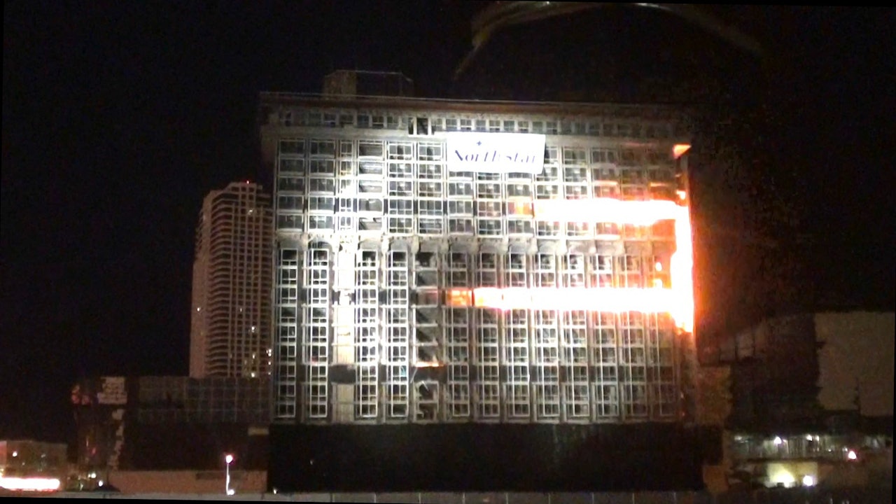 Video: Implosion levels tower of Las Vegas' Riviera casino