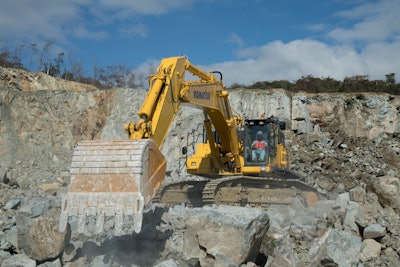 Komatsu PC650LC 11 working bucket close up 5862cbec9dfb0