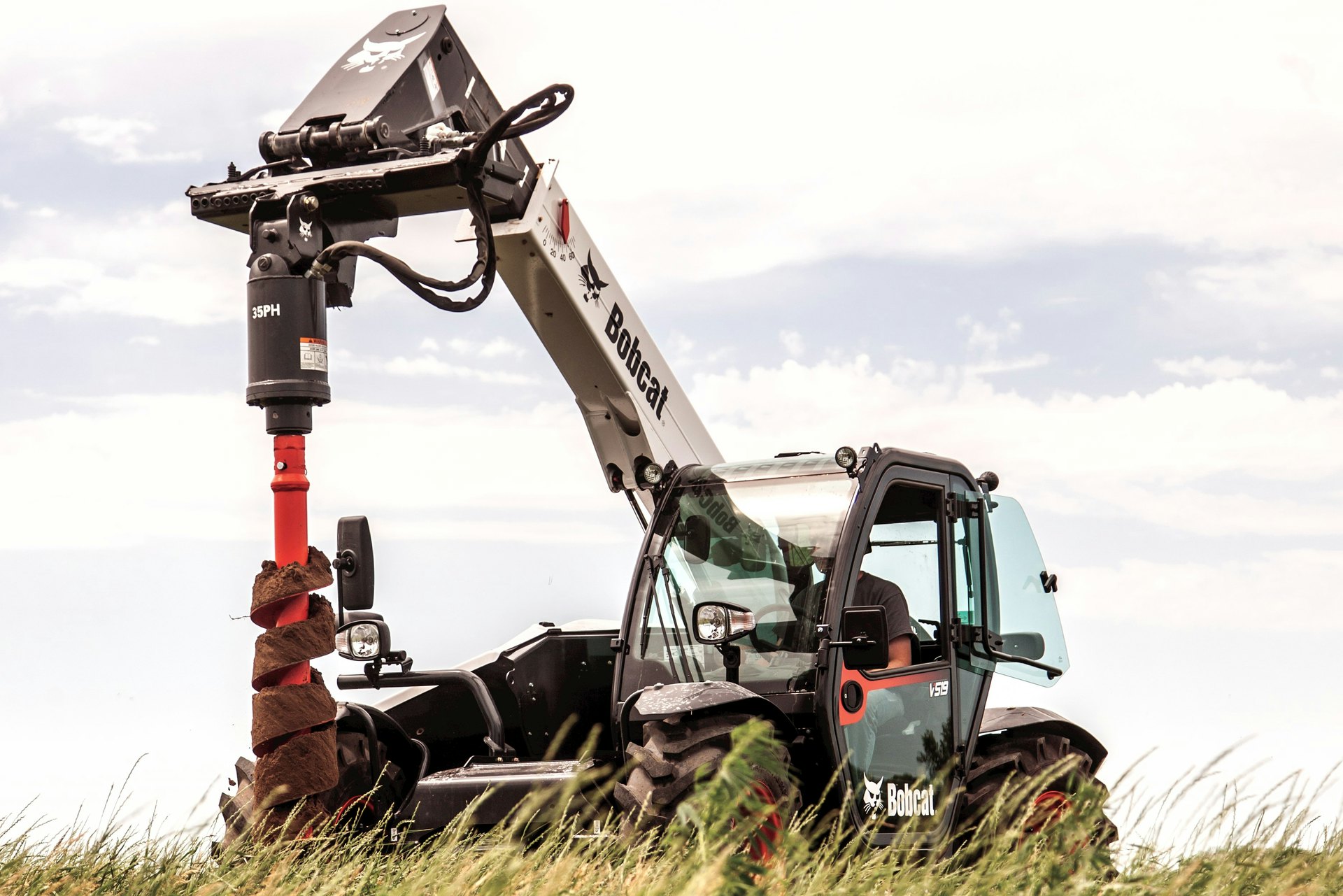 Bobcat V519 VersaHANDLER Telescopic Tool Carrier From