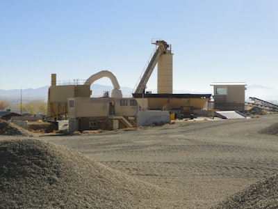 250 ton per hour Drum Plant operating in the vast Nevada desert. Dry aggregates are a plus.