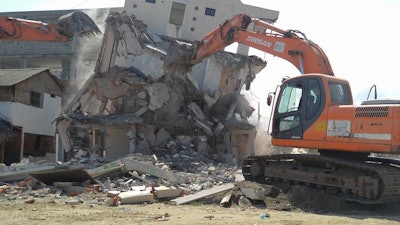 Hartman’s group achieved a seemingly impossible feat: coordinating and organizing the demolition of several four- to five-story buildings in the main urban area that surrounded a local restaurant which held historical and personal significance for the expatriate community, without damaging the smaller enclosed building.