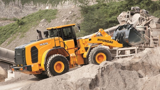 Hyundai HL975 at crusher 1 58c999e51e61e