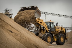 The 986K Agg Handler is designed to efficiently move material.