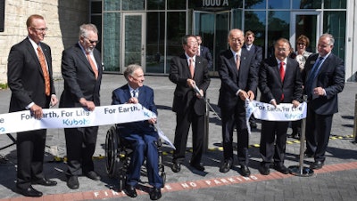 From left to right: David Sutton, KCC; City of Grapevine Mayor, William D. Tate; the honorable Governor of Texas, Greg Abbott; Mr. Masatoshi Kimata, President and Representative Director, Kubota Corporation Japan; Mr. Masato Yoshikawa, President and CEO, KTC; Consulate-General of Japan, Mr. Teruo Amano; Grapevine Chamber of Commerce Chairman, Joseph Szymaszek. (Photo: Business Wire)