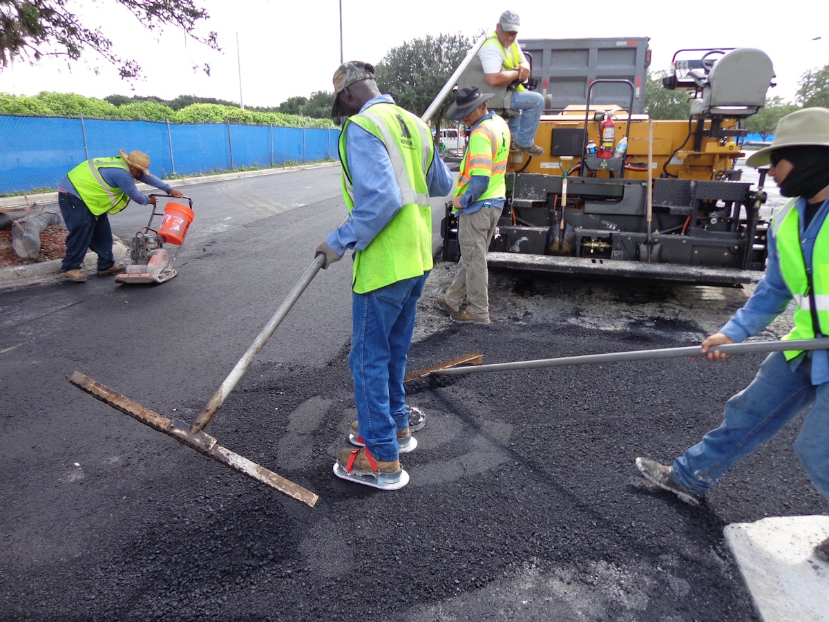 How to Use a Paving Lute For Construction Pros