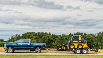 Digital Steering Assist adapts to make it easier to maneuver the truck in low-speed maneuvers yet inspire confidence at higher speeds.