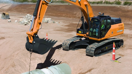 The operator should be be able to maintain visibility into the hole or trench as the load is being lowered. Position the machine so the lowering is done over the end of the machine and not over the side.