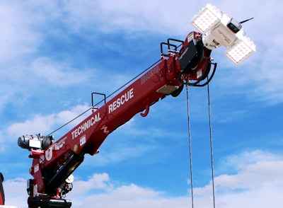 Key design considerations for the technician include proper lighting for night work and safe and easy access when climbing on and off the service body. Maintainer also offers lighting on the crane boom tip and optional 120-volt halogen light, fire rescue style lighting.