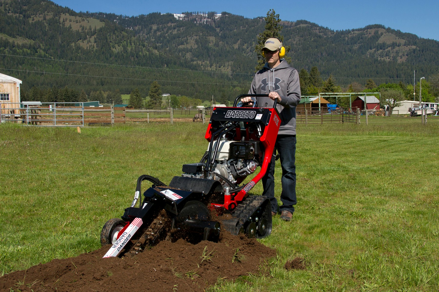 Barreto 13STKH/16STKB Track Trencher From: Barreto Manufacturing