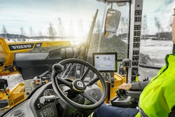 With Volvo Load Assist for L110H to L260H Volvo wheel loaders available through the optional Volvo Co-Pilot, operations can use telematics programs such as CareTrack or upload data to the cloud to monitor your total production and fuel consumption remotely,