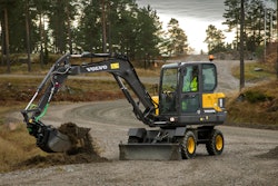 Volvo's EW60E's design provides outstanding traction, swing force, breakout force and tear-out force in a compact size class that allows for convenient road travel and excellent maneuverability in confined spaces.