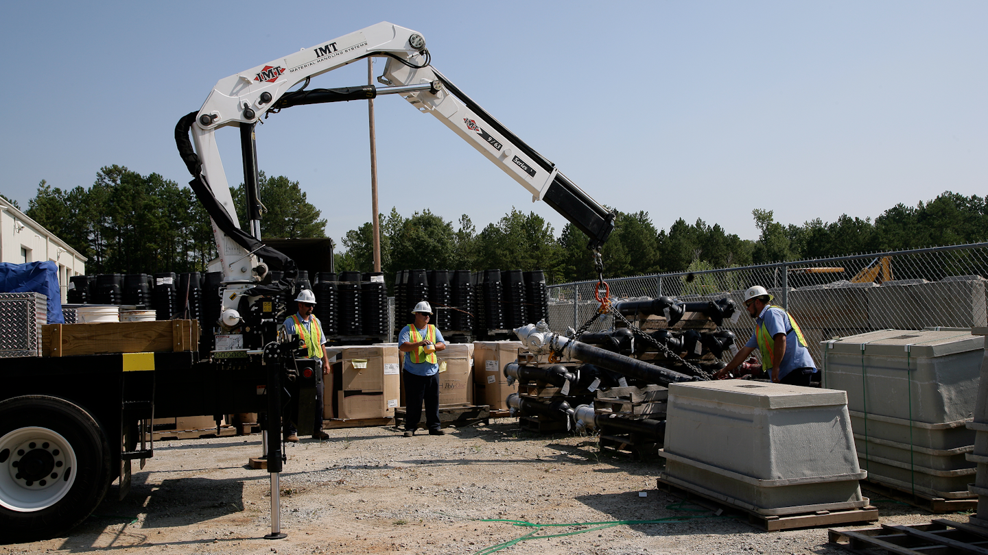 Keep It Safe During Heavy Truck Crane Lifts For Construction Pros