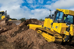 The integrated Topcon 3D-MC2 Grade Control System delivers precise grading performance and eliminates vulnerable external masts and cables.