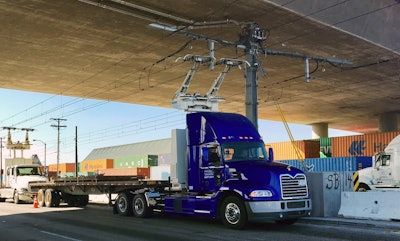 171207 Mack Catenary Truck