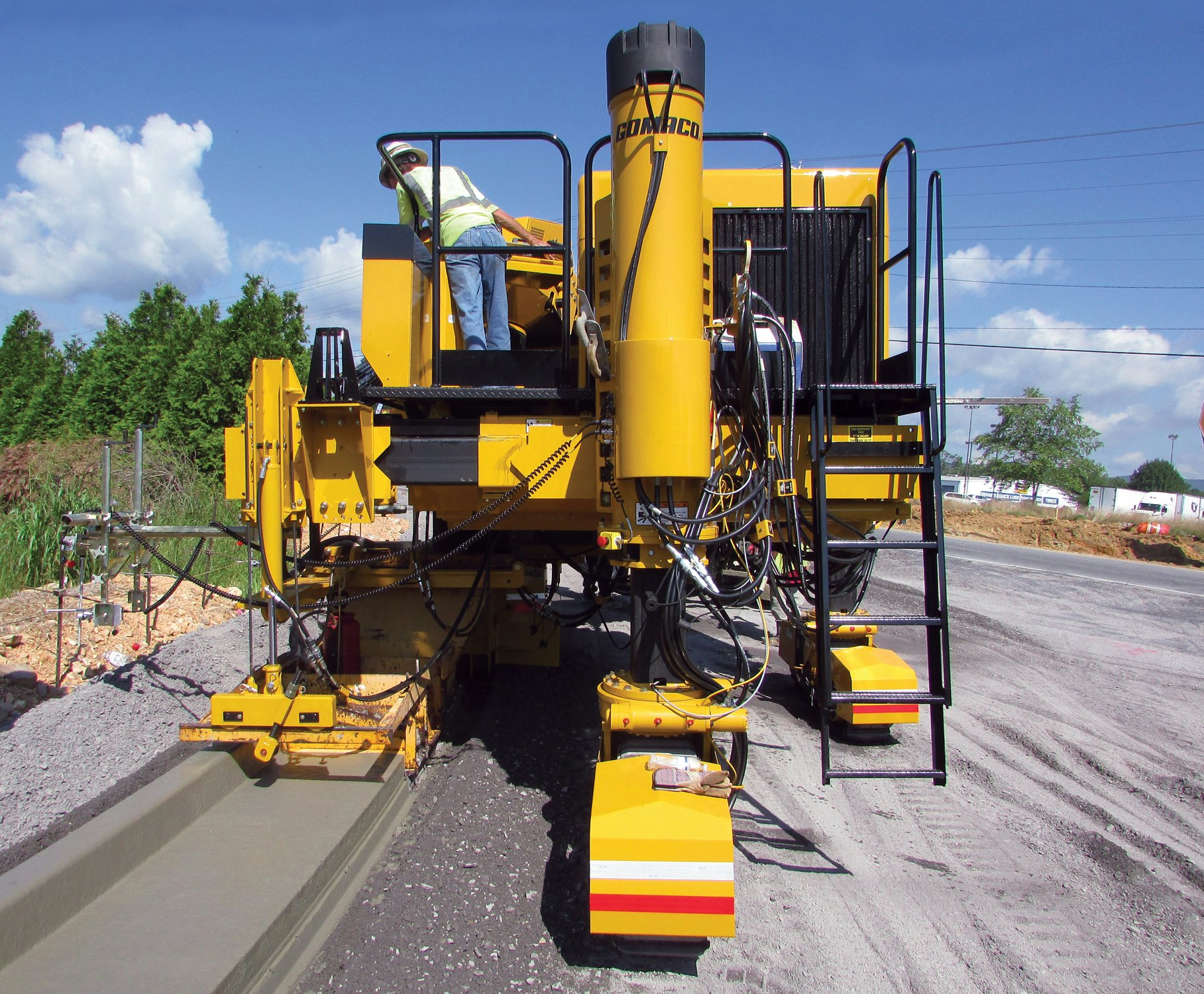 GOMACO Commander III Xtreme Provides Extreme Radii Capability From