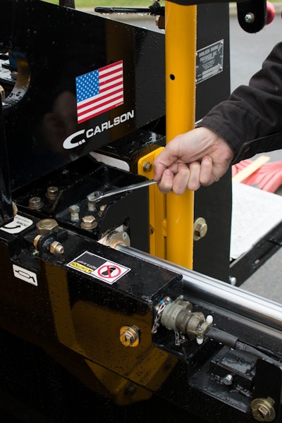 Adjusting Extension Slide Track 5a133dde7f20a
