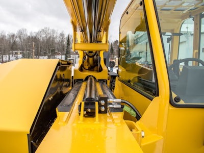 Traverse carriage shifts the T944X boom forward up to 70 in. to simplify landing loads (shown retracted). Maximum capacity at max lift height and forward shift is 3,800 lb.