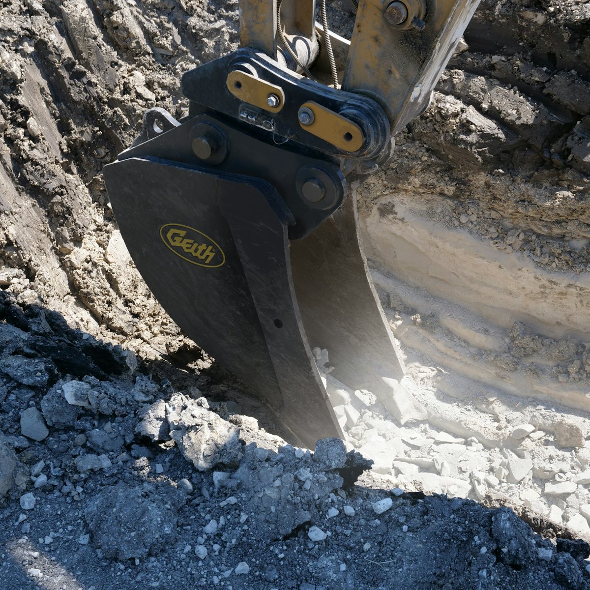 Geith V-rock Bucket From: Geith, Inc. | For Construction Pros
