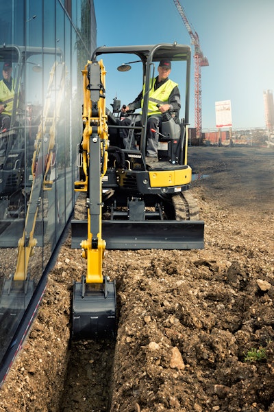 The ViO-6 range with zero tailswing is equipped with the latest generation of electronically controlled TNV engines.