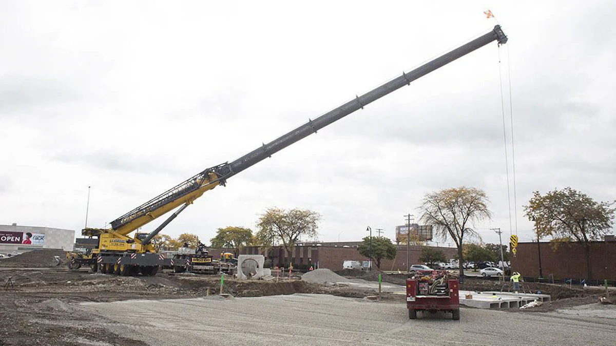 Grove Crane Meets Construction Challenges Posed by FAA Regulations on