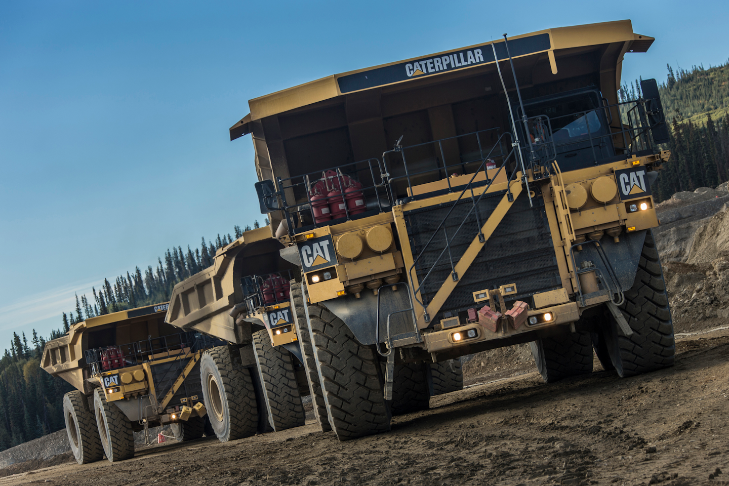 Caterpillar Produces 5 000th 793 Mining Truck For Construction Pros