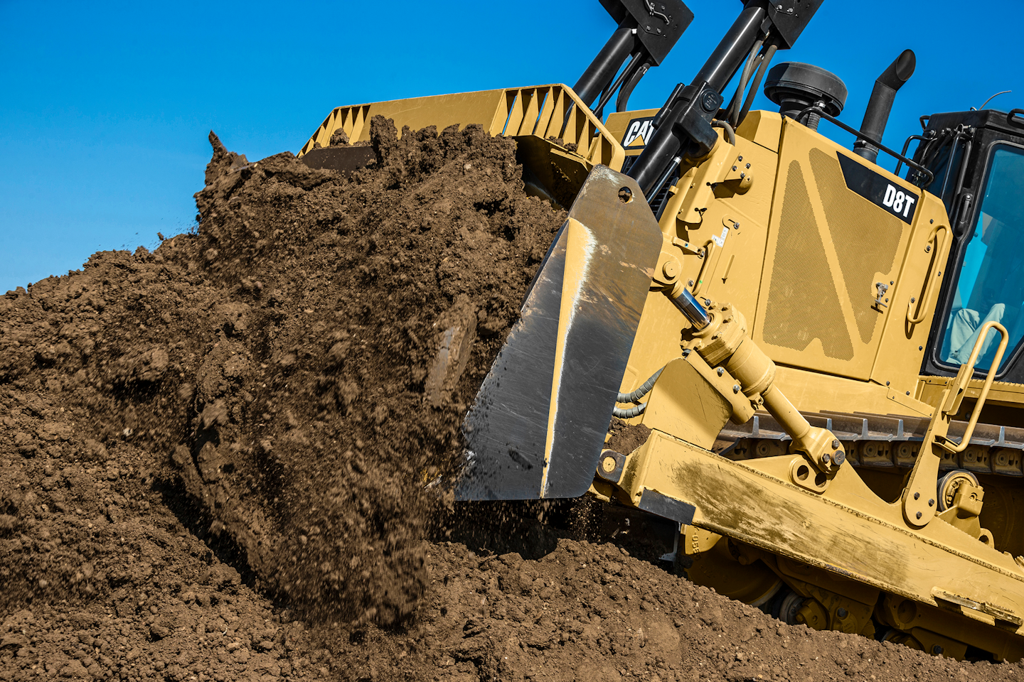 New Caterpillar D8T Dozer Boosts Productivity, Fuel Efficiency and Ease