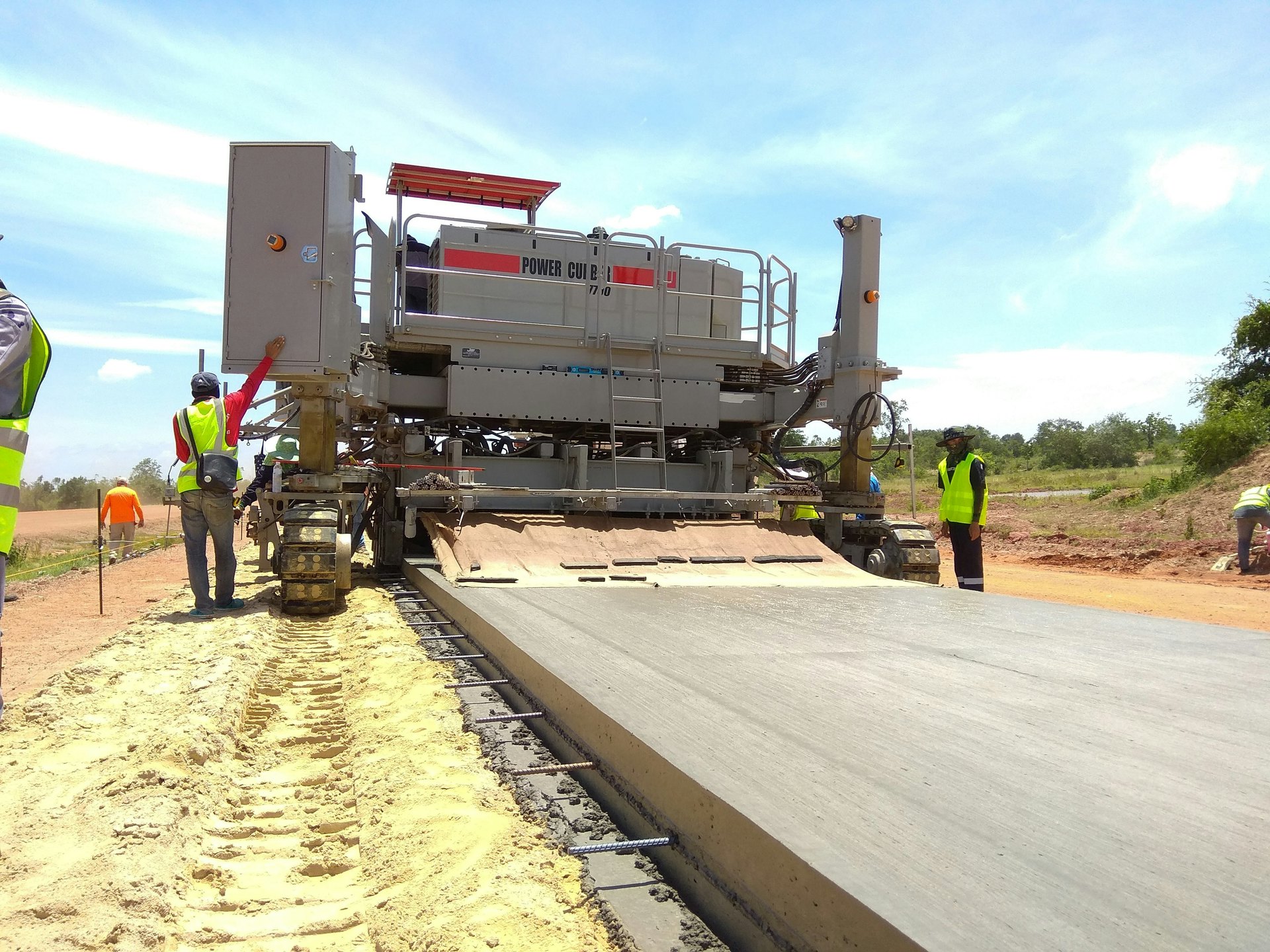 Power Curber 7700 Slipform Paver From Power Curbers Inc For Construction Pros
