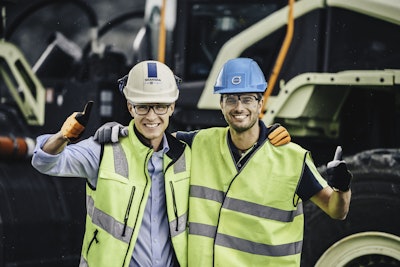 Joakim Käpynen, production manager at Skanska’s Vikan Kross site and Uwe Müller, chief project manager for Electric Site at Volvo CE.
