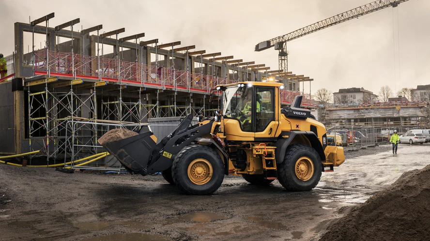Volvo Mid-Size Loader Updates Deliver up to 25% Greater Fuel Efficiency ...