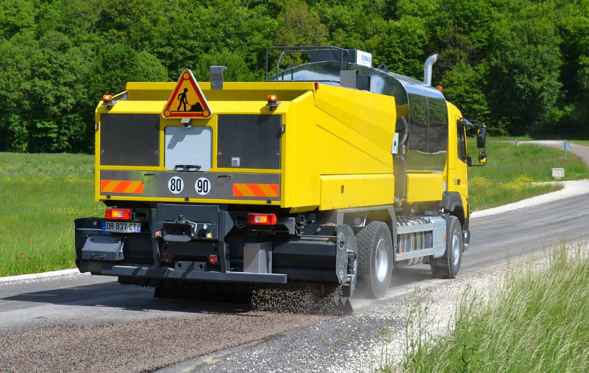 Secmair COMBI 1515 Chipsealer - Sprayer Spreader From: Secmair Fayat ...