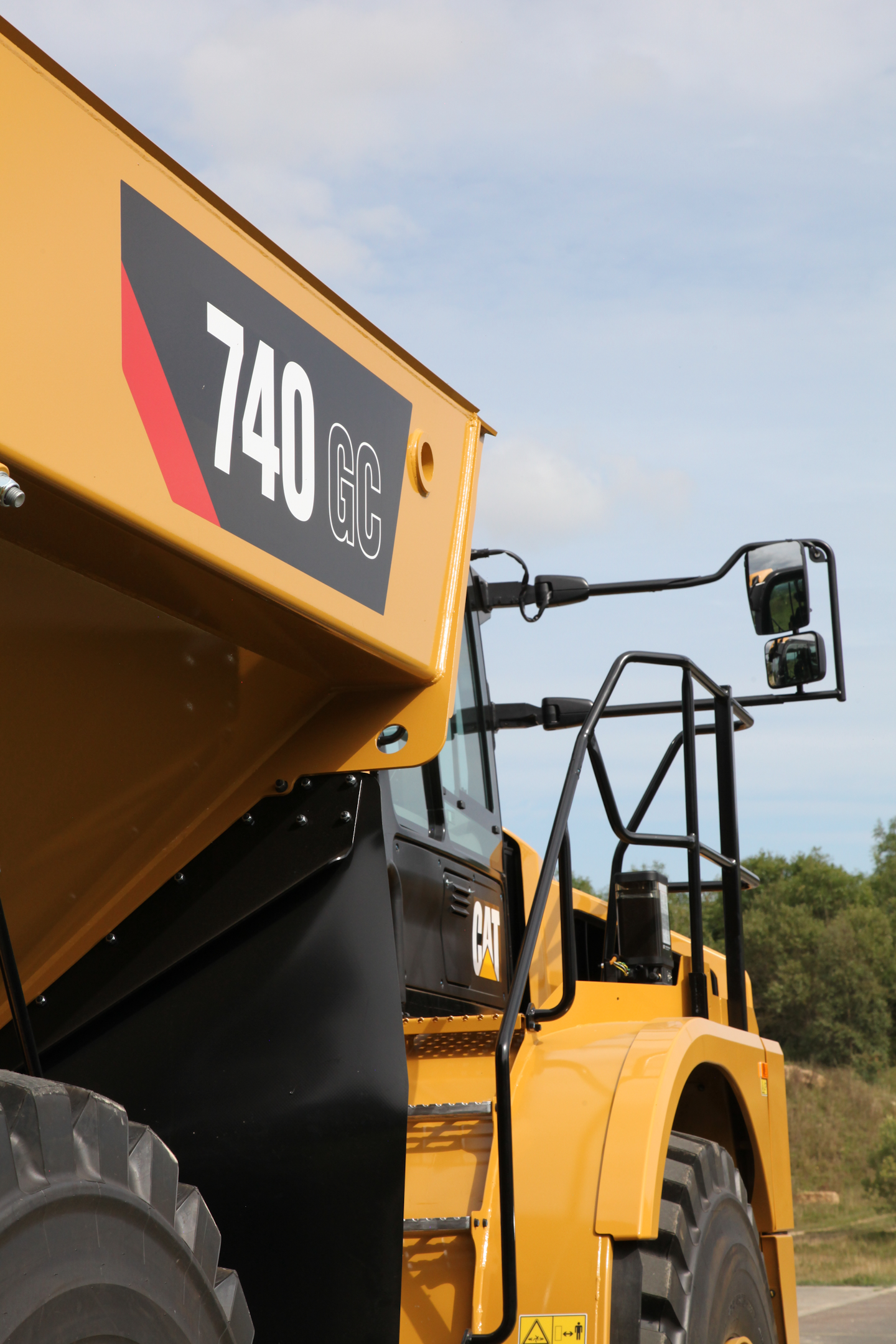 Caterpillar Re Introduces 40 Ton 740 Gc To Its Articulated Dump