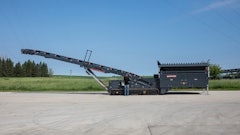 Tracked feed hopper