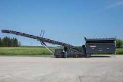 Tracked feed hopper