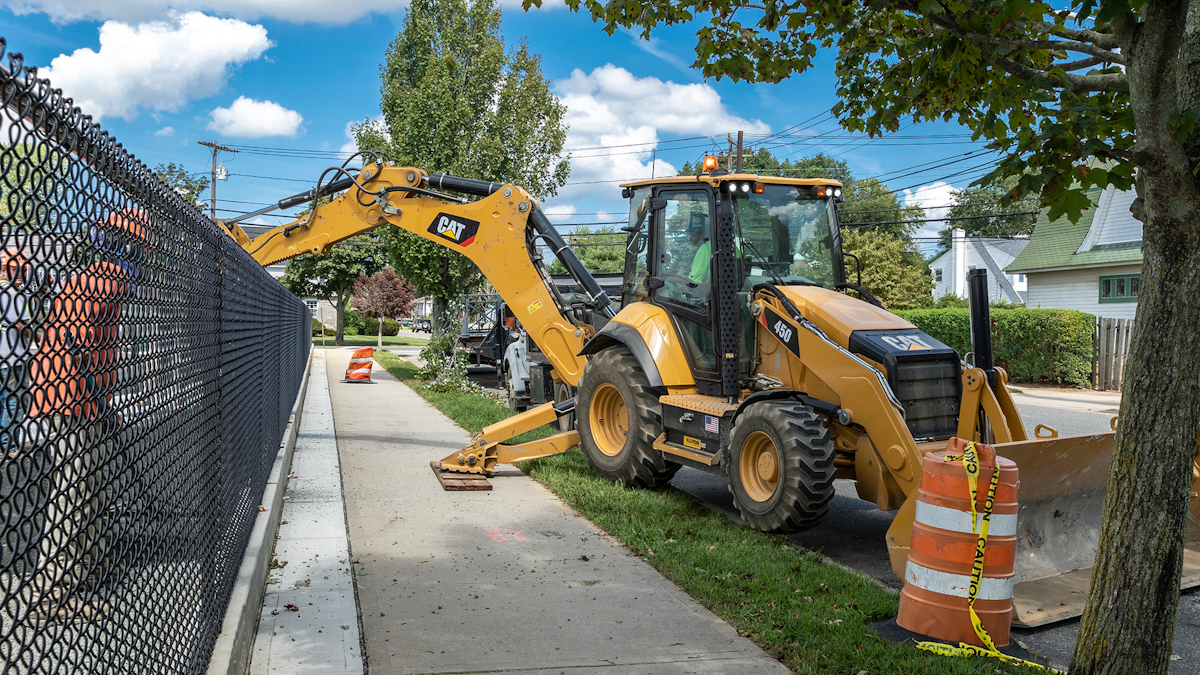 Caterpillar Adds 15 Ft Cat 440 Backhoe Loader With Cat 450