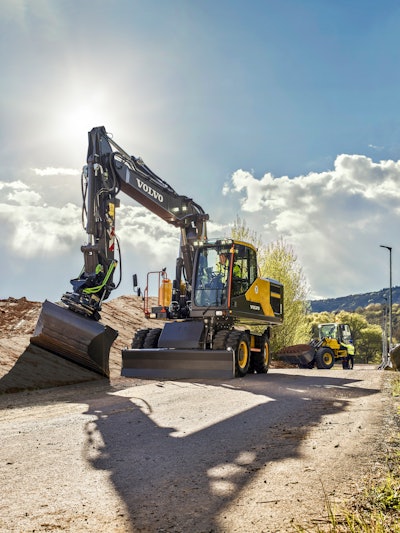 For contractors or municipalities that commonly work on jobsites within roughly a 20-mile radius of each other, a wheeled excavator’s mobility can provide significant time and cost savings. With a top speed of approximately 20 mph, you can avoid having to use a lowboy and a CDL driver for around town work.