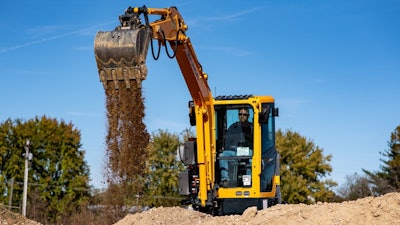 Hce Cummins Electric Mini Excavator Web Banner