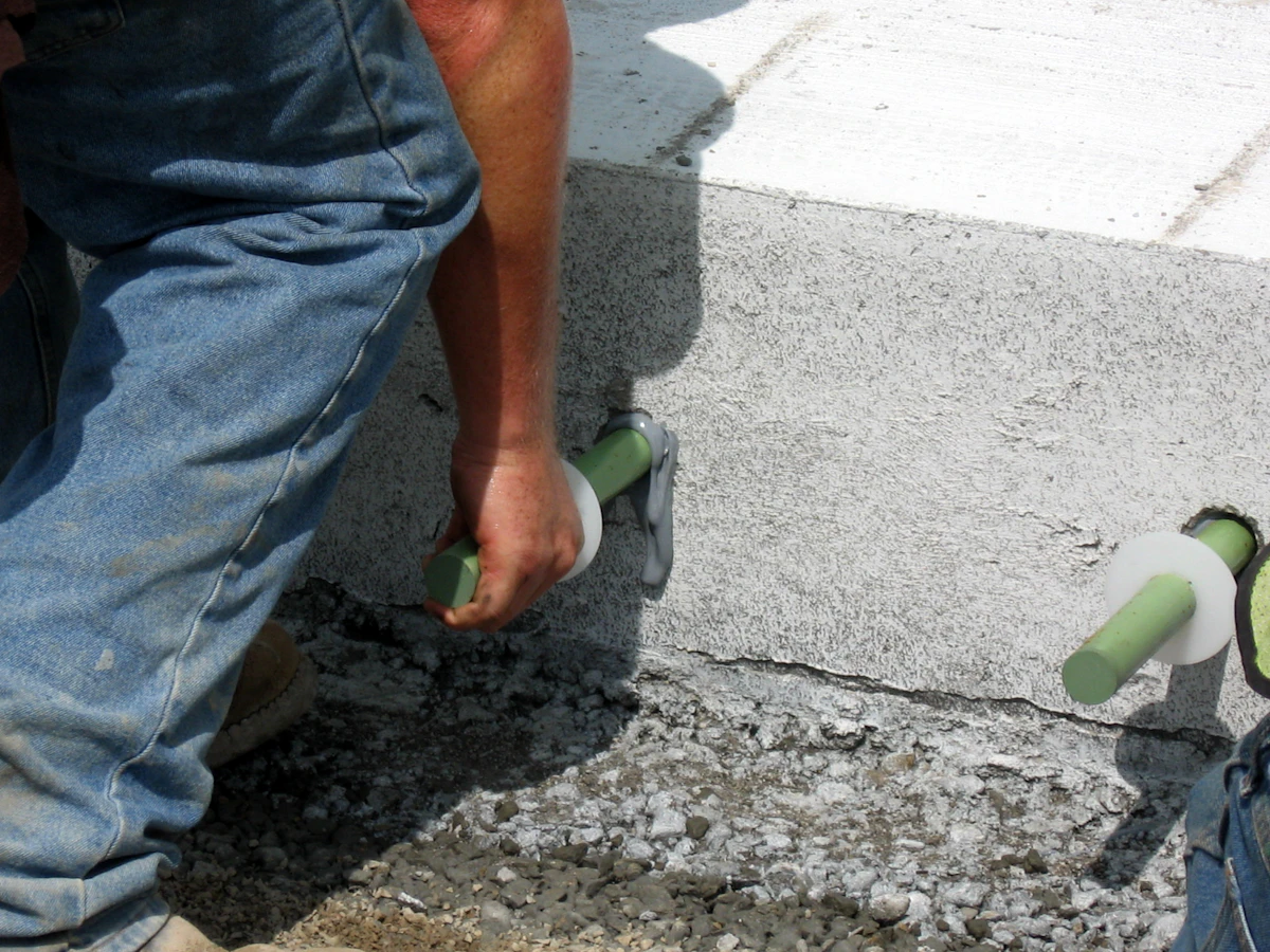 Paving Thread Anchor Threaded Rod and Rebar into Uncracked Concrete with Poly-Grip ...