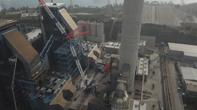 Steel structures over 164 ft. long and weighing 584,225 lb. needed to be lifted in an extremely tight work space.