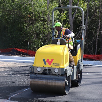 6 Wacker Neuson Rd12 Ride On Roller Action 2019