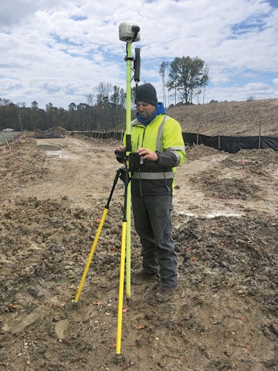 The Field Rover measures the virtual stringline support points, and the software calculates the optimum course for paving.