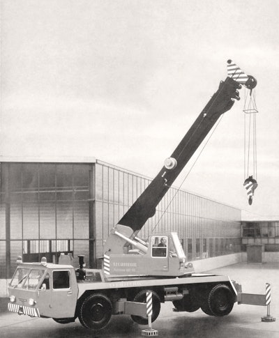 A best seller in the years following the setup of Liebherr-Werk Ehingen GmbH, the AUK 40T-60 truck crane boasted a maximum 30-tonne lifting capacity.