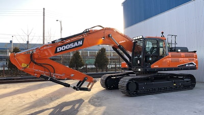 The DX300LC-7 medium-size crawler excavator offers a combination of high performance, operating features, fuel efficiency, reliability and durability in the 30-tonne class.