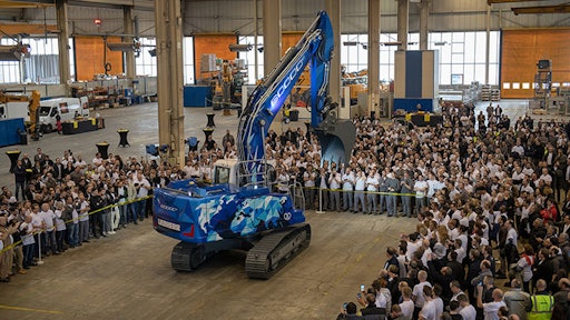 The 60,000th crawler excavator by Liebherr-France SAS was presented to all staff on March 1st.