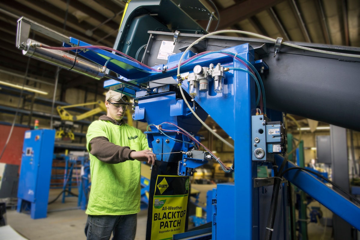 Magnum Systems Open Mouth Incline Auger Packer From: Magnum Systems ...